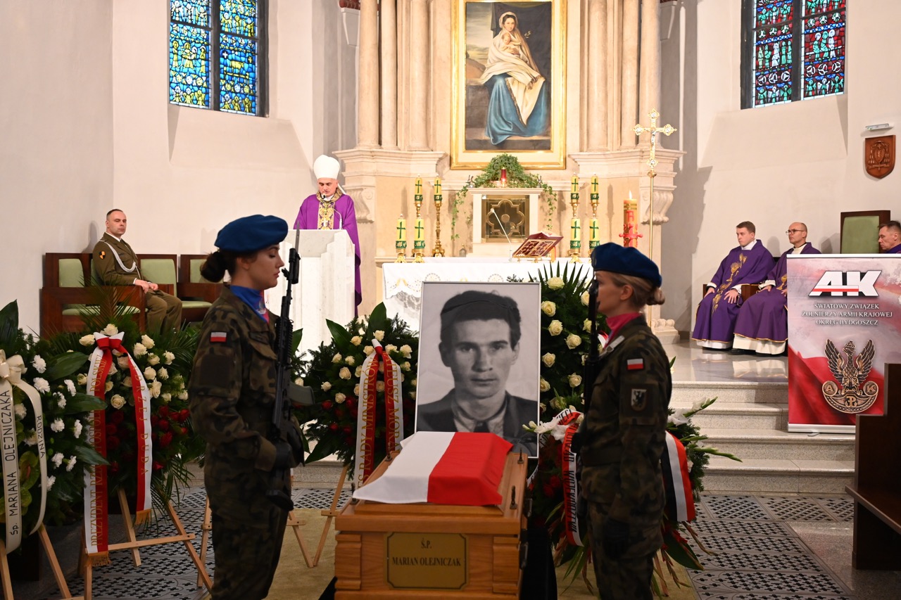 Uroczystości pogrzebowe Mariana Olejniczaka – Żołnierza Niezłomnego