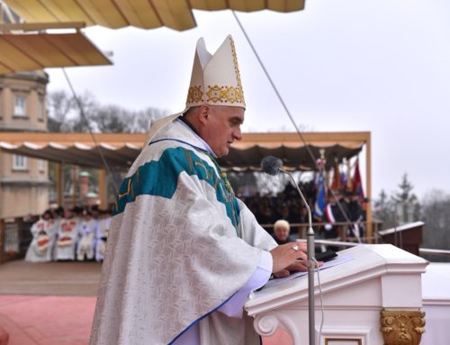 Bp Krzysztof Włodarczyk do kolejarzy: życzę wam bezpiecznej podroży pociągiem z Jezusem, który jest Maszynistą