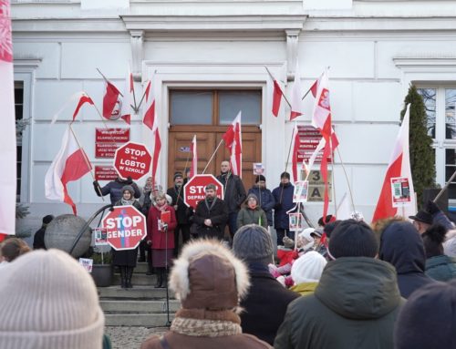 „Tak dla edukacji! Nie dla deprawacji!” – manifestacja w obronie lekcji religii i wychowania do życia w rodzinie