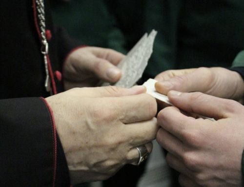 Biskup przełamał się opłatkiem z osadzonymi oraz rozmawiał sam na sam o synodalności