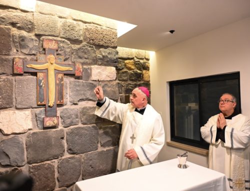 Tabgha nad Jeziorem Galilejskim: bp Krzysztof Włodarczyk poświęcił kaplicę w domu franciszkanów