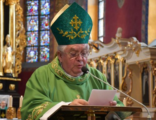 Biskup senior zaprasza na prelekcję „Wiara a nauka”