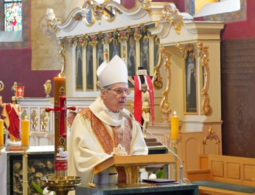 Modlitwa za Ojczyznę: mocne słowa o wartościach, lęku i odpowiedzialności
