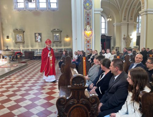 Bp Włodarczyk do młodych ze szkół specjalnych: „Przyjdź, Duchu Święty” – to modlitwa na każdą chwilę życia
