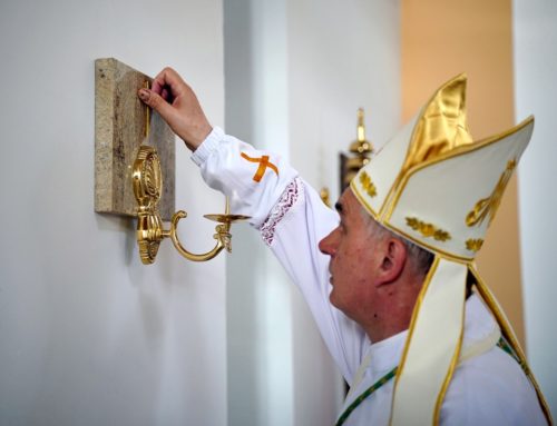 „Ta świątynia żyje, bo jest w niej Bóg” – wspólnota NMP Królowej Polski w Nakle nad Notecią świętowała 30-lecie i poświęcenie kościoła