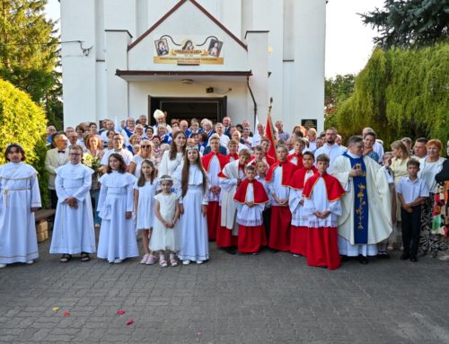 „Szkaplerz nie jest magicznym znakiem” – Wierzchucinek świętował 50-lecie parafii i odpust NMP Szkaplerznej