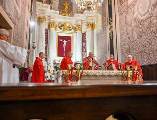 Bp Włodarczyk: krzyż jest znakiem miłości, której nie można ukrywać
