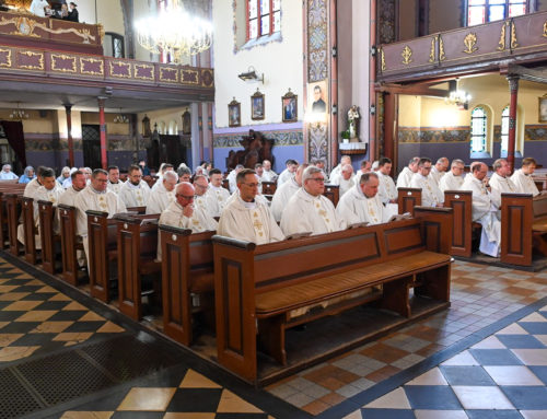 Bp Piotr Greger: łatwo bawić się w ucznia Chrystusa, ale trudniej nim być