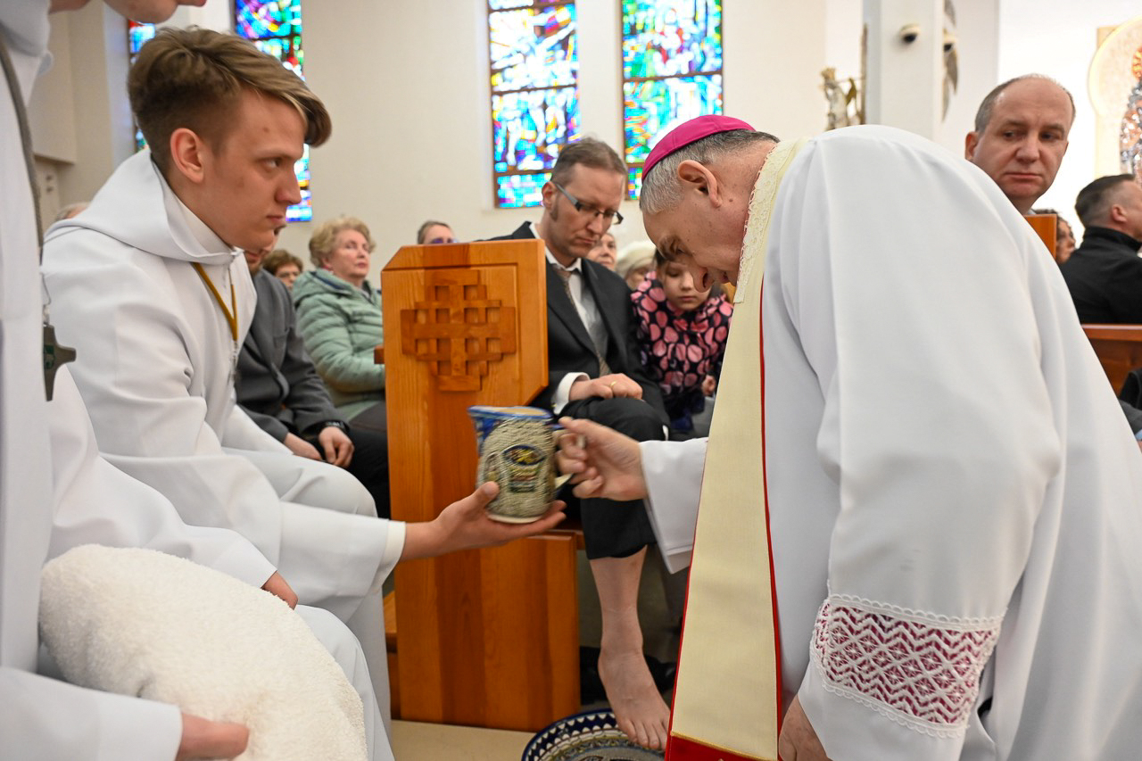 Bp Krzysztof Włodarczyk: codziennie mogę wspinać się na szczyt, jakim jest Eucharystia