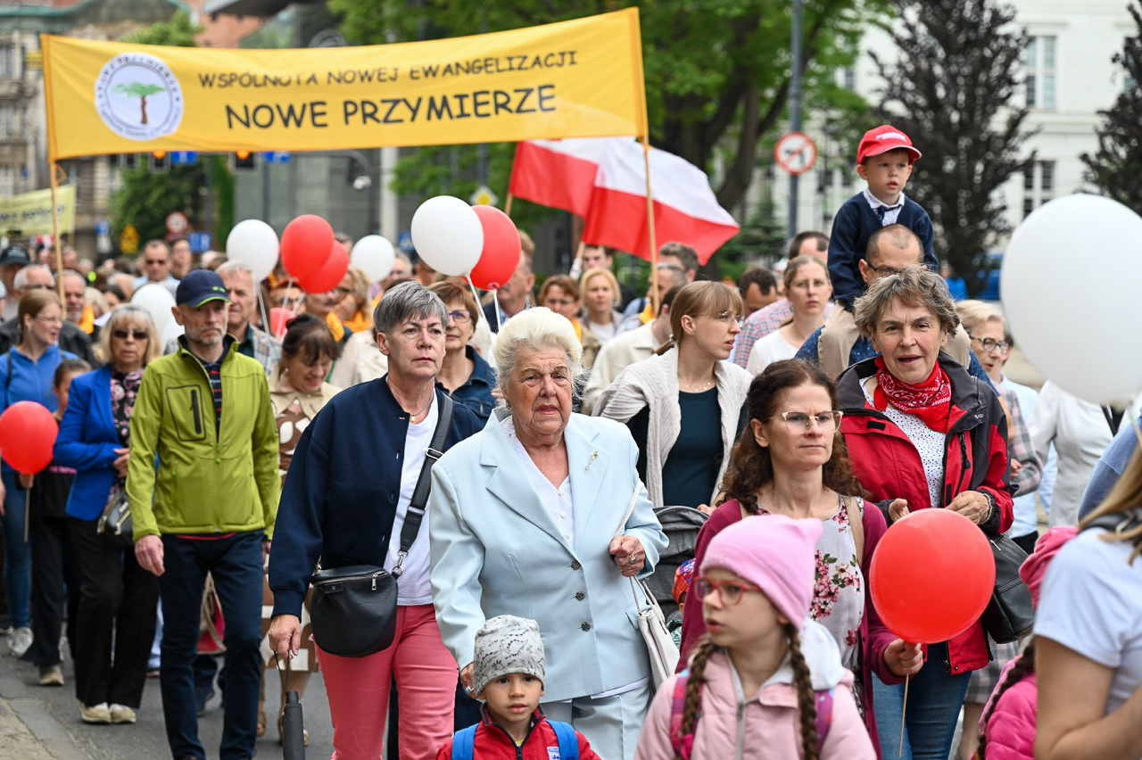 „Czas obronić małżeństwo” – tysiące uczestników na Marszu dla Życia i Rodziny