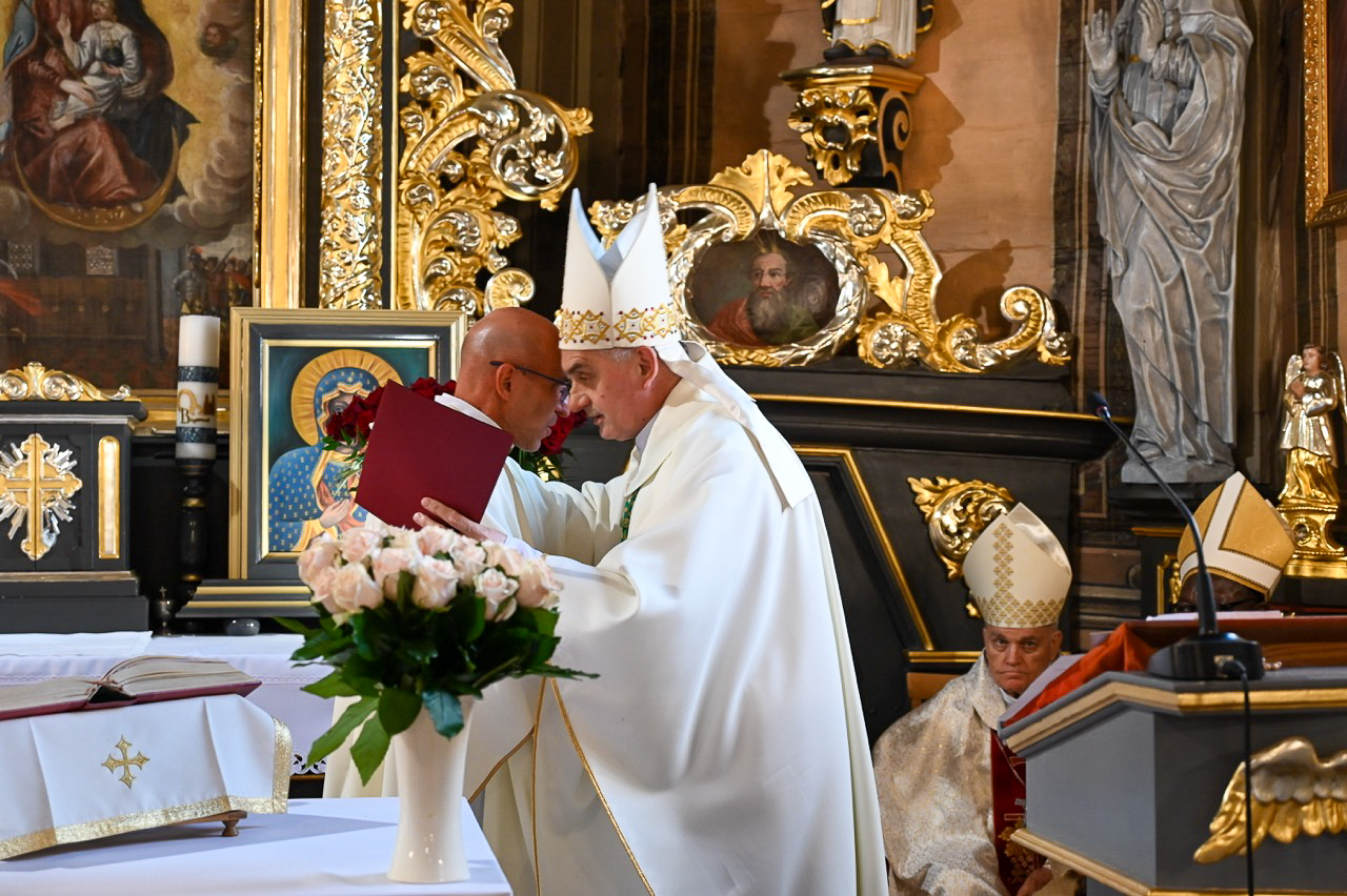 „Panie, Ty wszystko wiesz, Ty wiesz, że Cię kocham” – srebrny jubileusz kapłaństwa ks. Jakuba Szalką