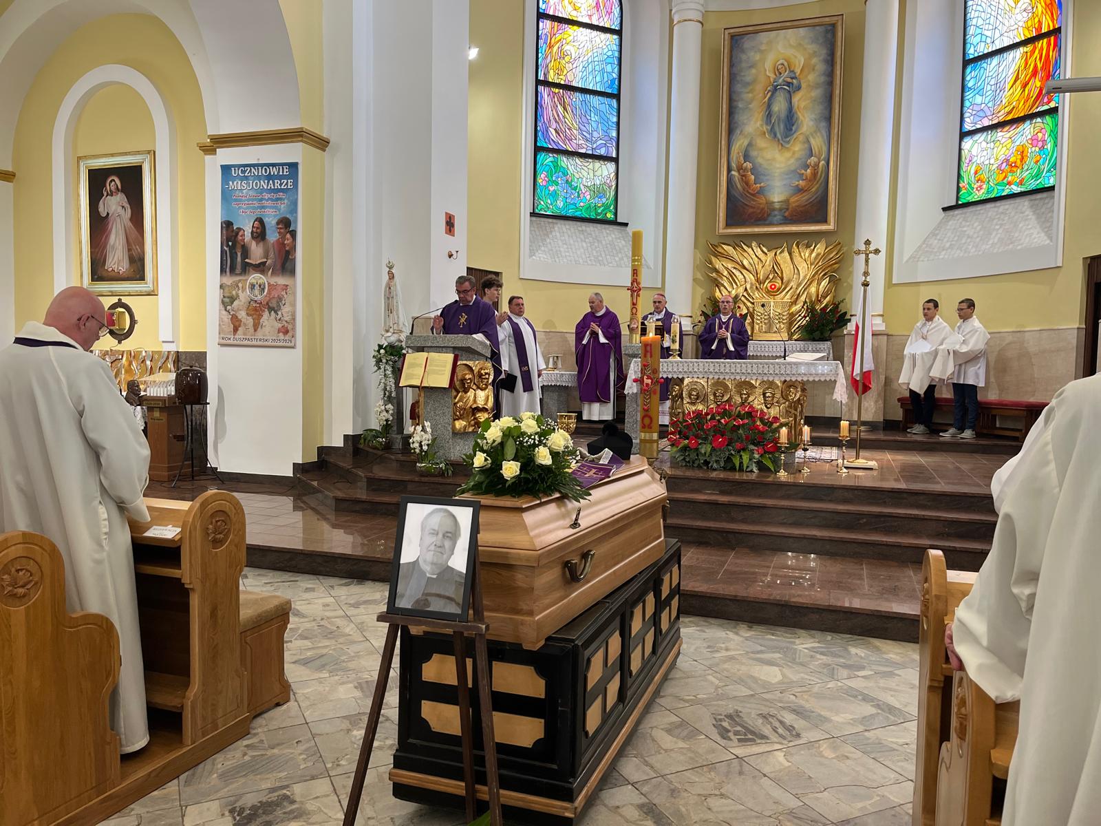 „Kapłaństwo przeżył wiernie i ofiarnie” – diecezja bydgoska pożegnała śp. ks. Wiesława Jachnika