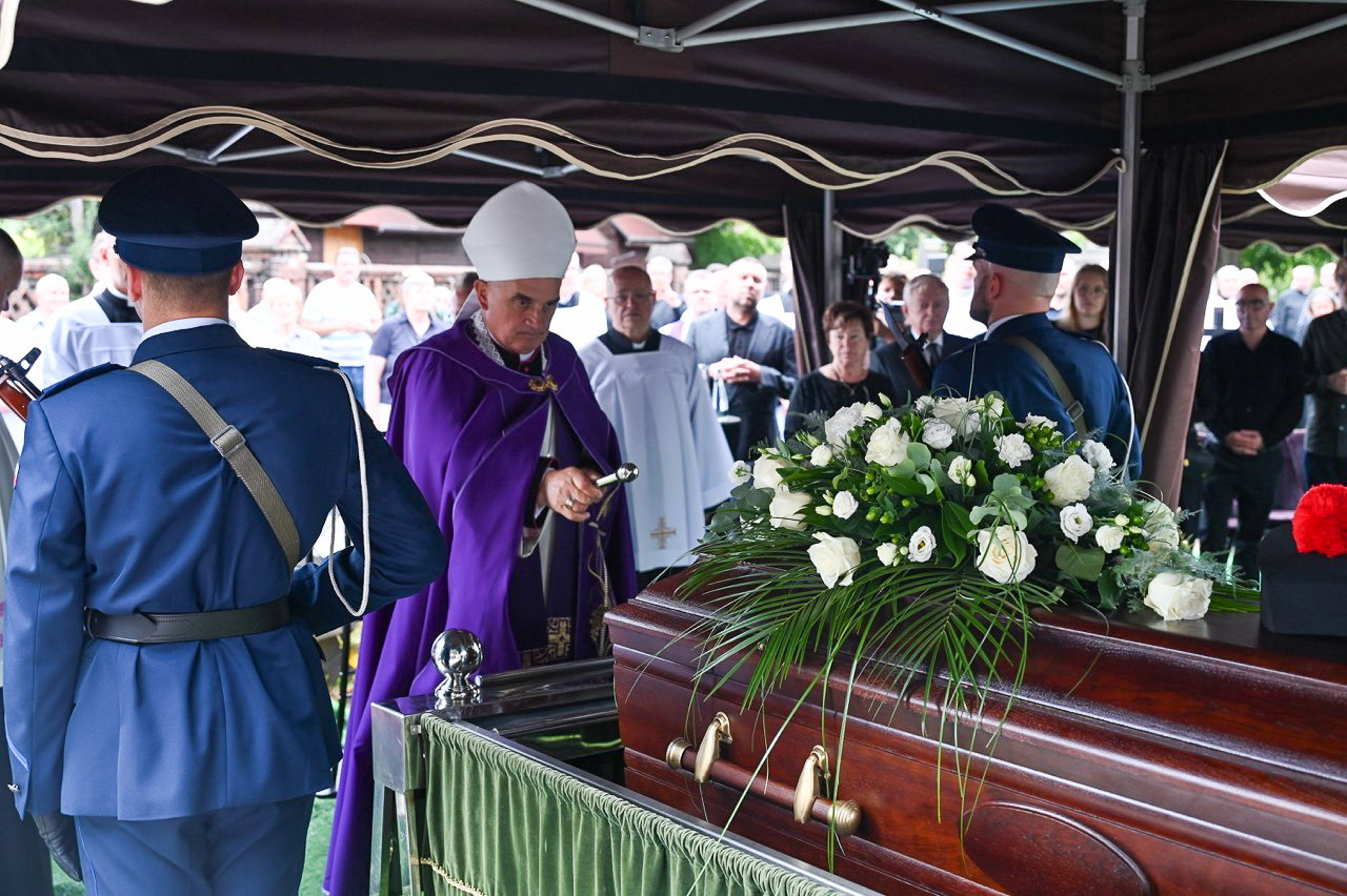 „Ostatnia droga kapłana o dobrym sercu” – Bydgoszcz pożegnała ks. infułata Stanisława Kotowskiego