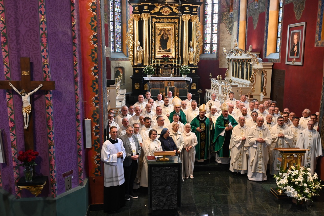 Bp Pierskała: w liturgii wyrazem twarzy możemy budować duchowe mosty